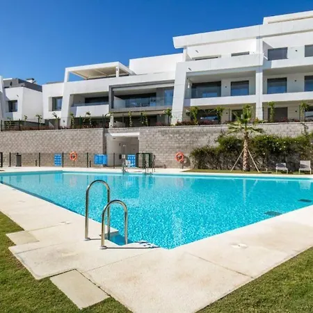 Atico Con Vistas Al Mar Y Terraza De 240m2 * Estepona