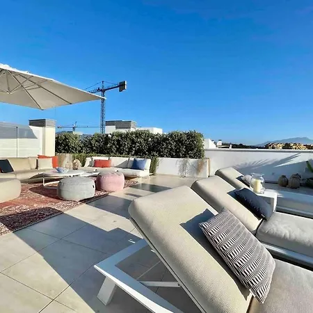 Atico Con Vistas Al Mar Y Terraza De 240m2 Estepona