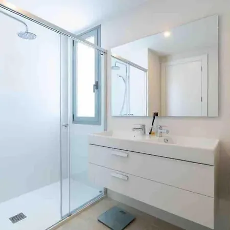 Atico Con Vistas Al Mar Y Terraza De 240m2 アパート エステポナ